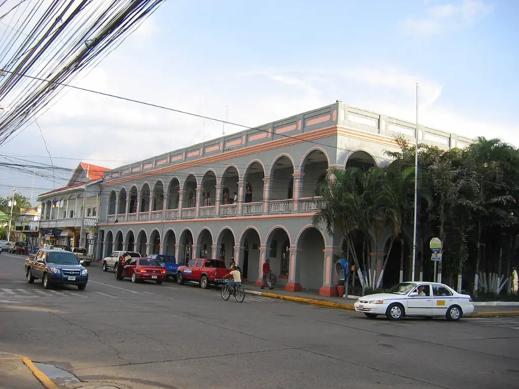 La Ceiba ve Garífuna kıyısı