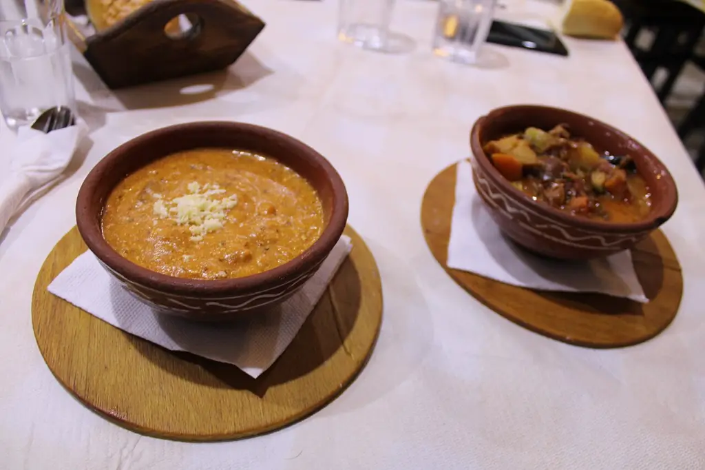 Tavë dheu, Tiran, Arnavutluk