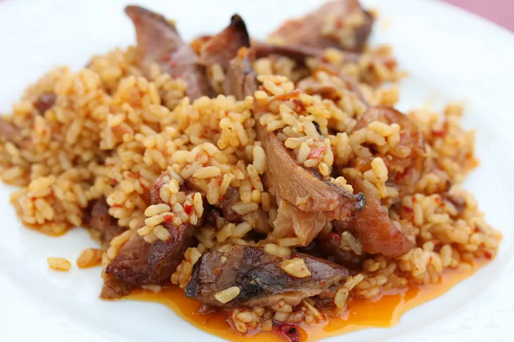 Arroz con conejo y caracoles