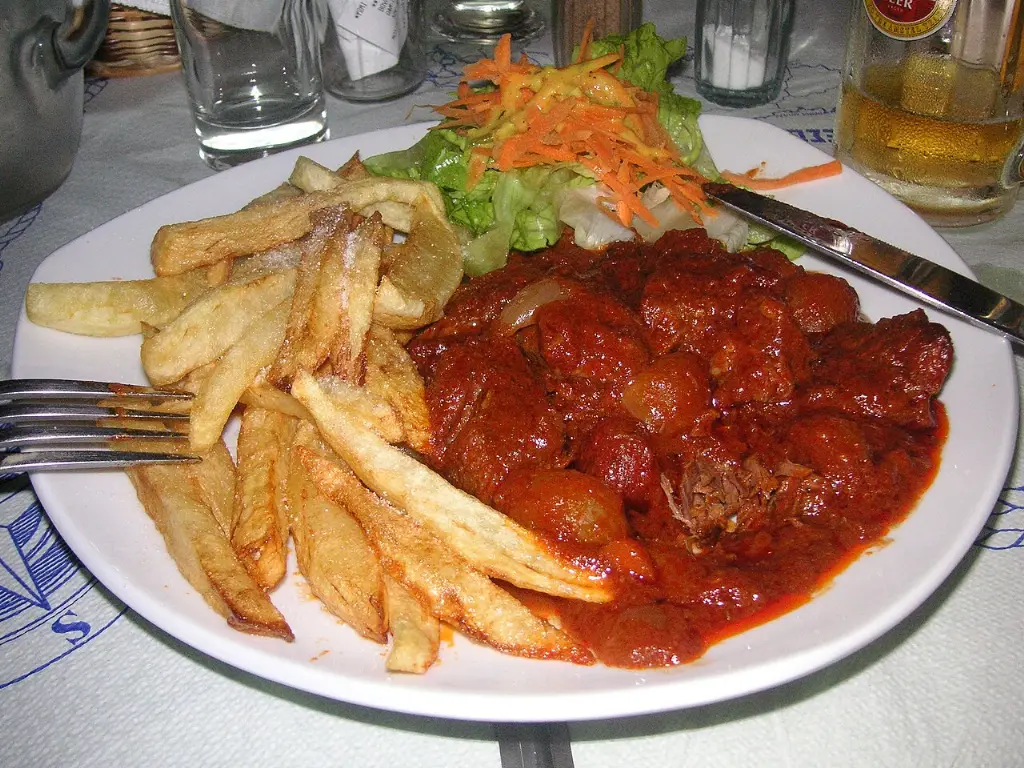 Kouneli stifado