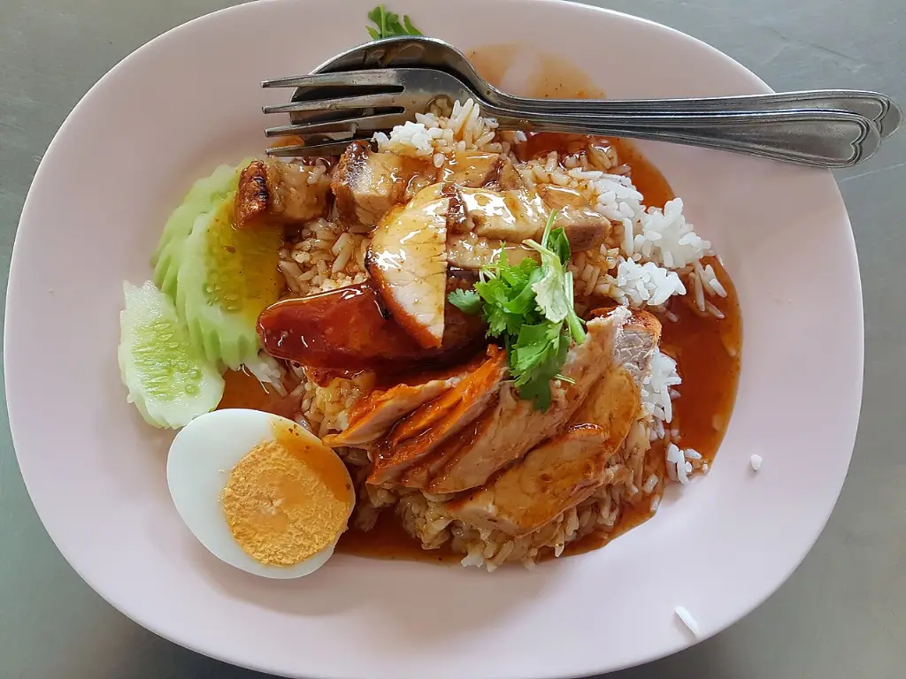 Khao moo daeng